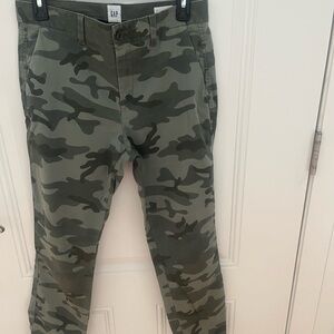GAP Camouflage Girlfriend Chino Ankle Pants (Size 4)